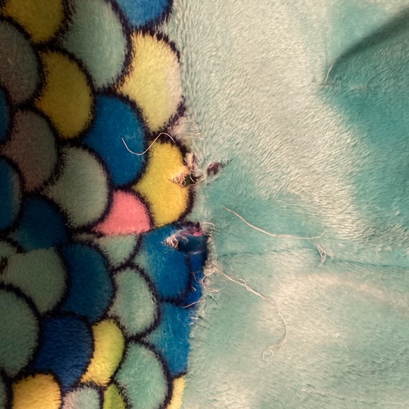 Mermaid Tail Blanket - Picture 4 of 4